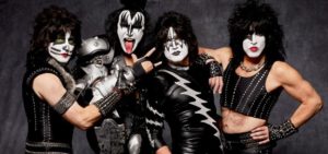 Rolling Stone, en su primera crítica, describió a Kiss como los «Black Sabbath estadounidenses.