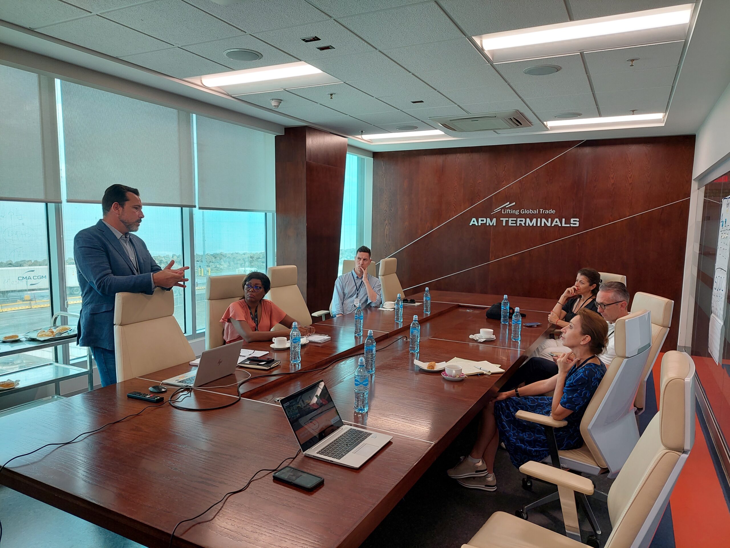 Embajadora de Francia realiza visita a APM Terminals Mo n Diario